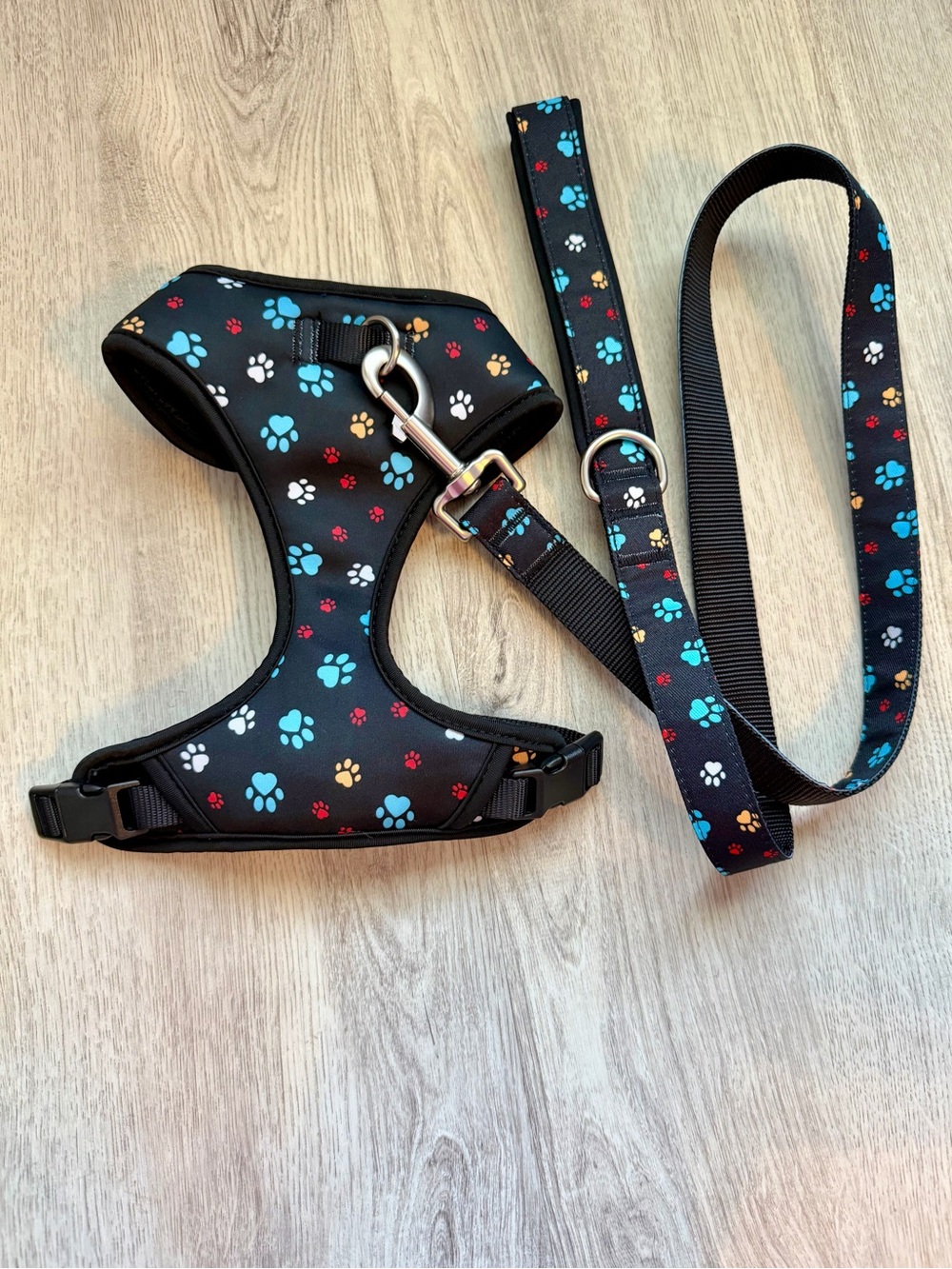 Black - Dog / Pet Harness & Leash Set with Multicolor Paw Prints - size Small